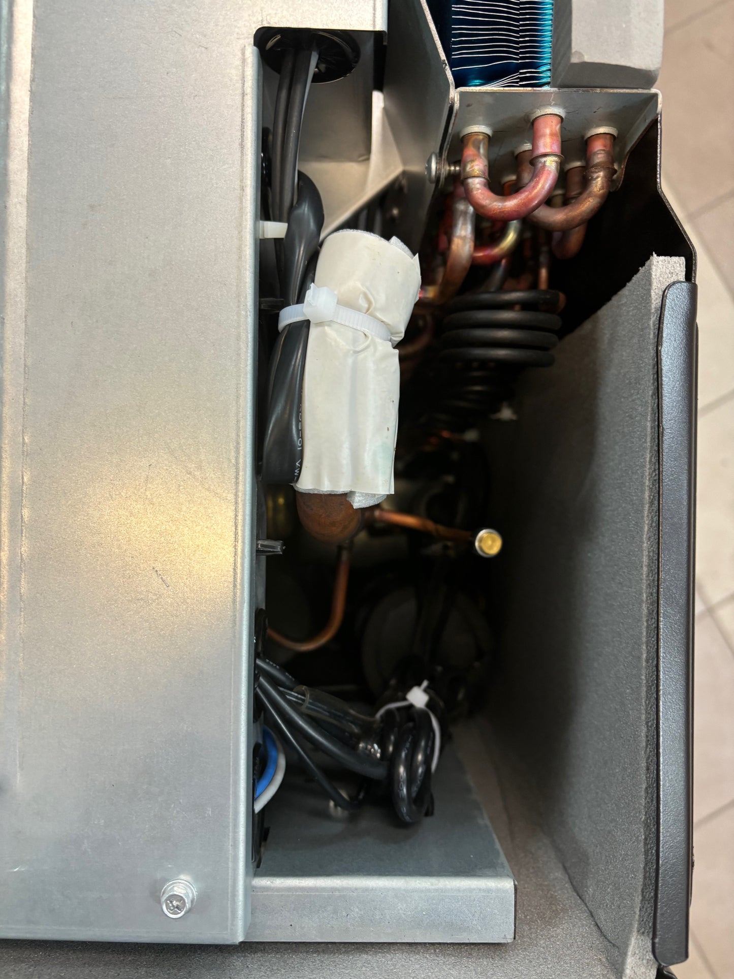 Pompa ciepła monoblokowa HPM-V120W/SR3 12kW R290